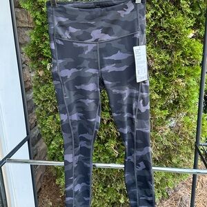 Athleta Women's Black and Gray Camo Leggings